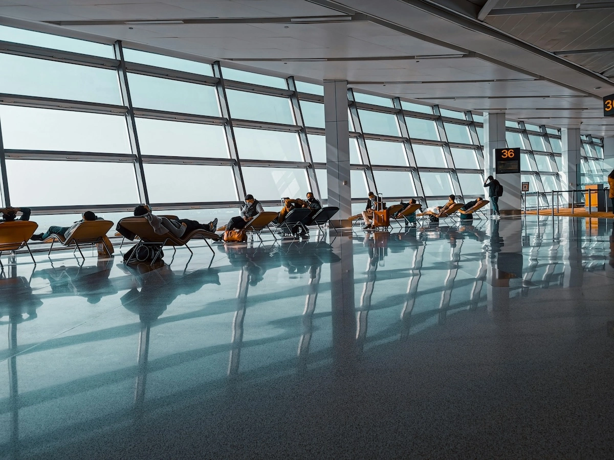passengers-waiting-luggage