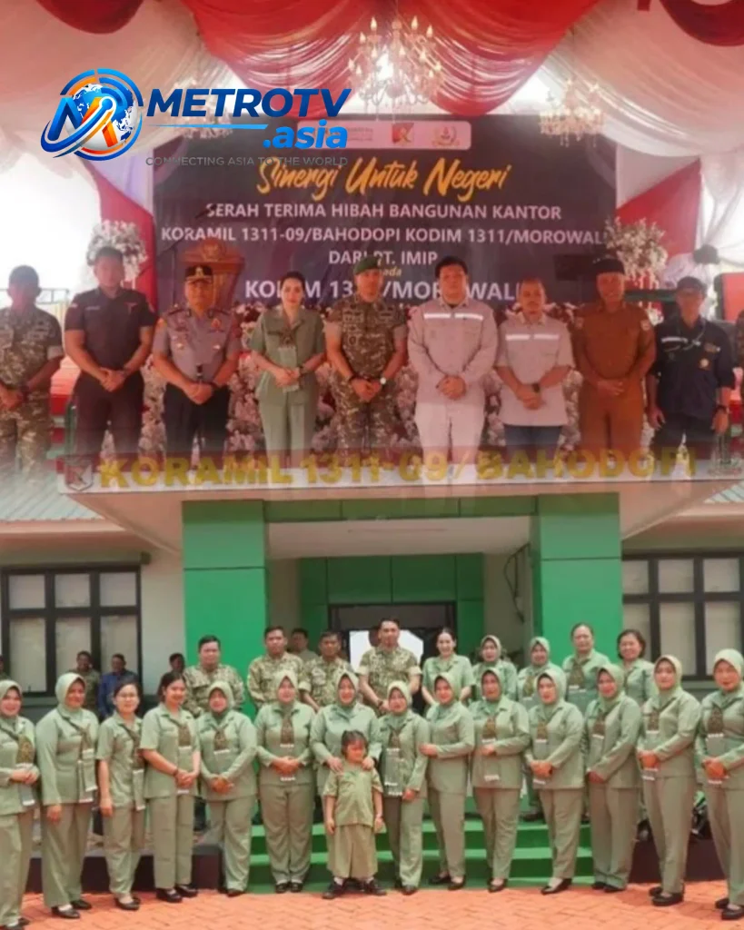 Kolase foto bersama jajaran Forkopimda, perwakilan PT IMIP, dan personel TNI usai serah terima hibah gedung Kantor Koramil 1311-09/Bahodopi, Selasa 20 Oktober 2026
