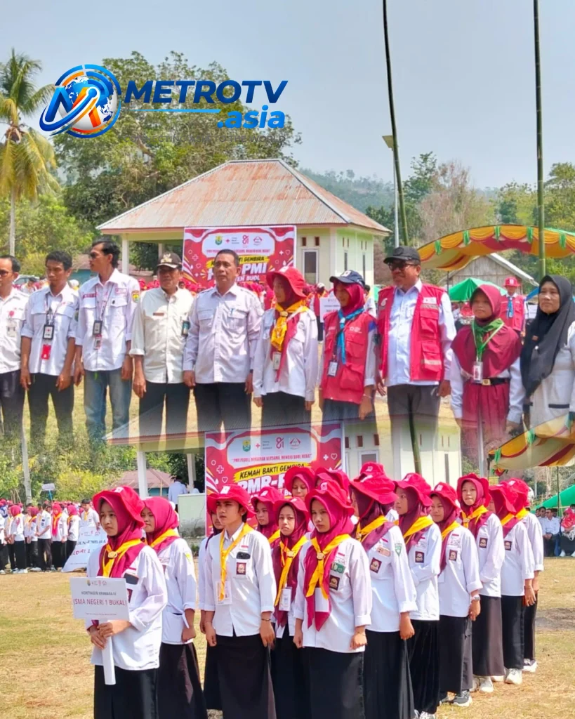 Kolase foto pimpinan daerah bersama panitia PMI dan barisan peserta PMR dari SMAN 1 Buol saat pembukaan KEMBARA IV PMI Kabupaten Buol, Rabu 21 Oktober 2026