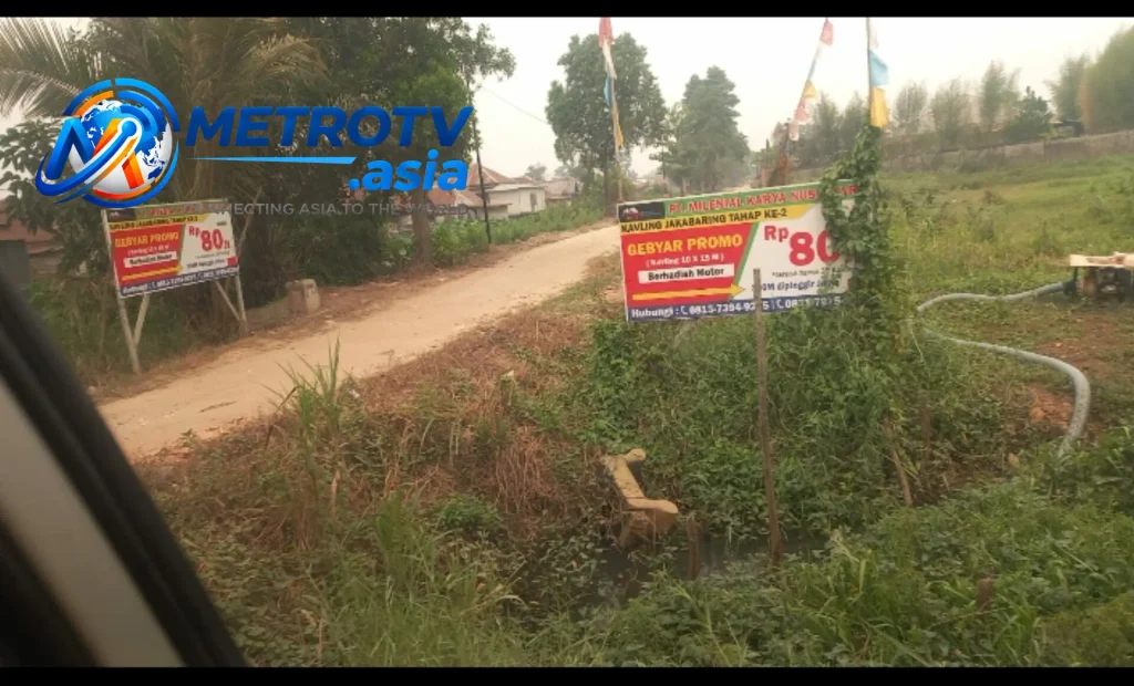 Papan iklan pemasaran kavling Jakabaring Tanap di kawasan Babatan Saudagar, Desa Saudagar, Kabupaten Ogan Ilir, Sumatera Selatan