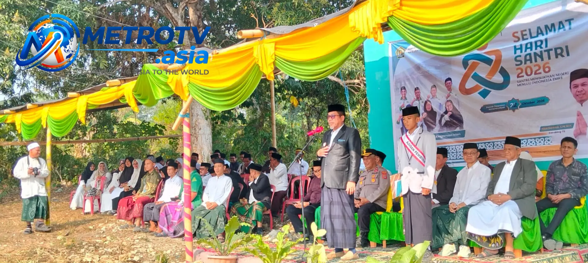 Wakil Bupati Buol Dr. Moh. Nasir Dj Daimaroto menyampaikan amanat Menteri Agama pada peringatan Hari Santri Nasional 2026 di Ponpes Al Macmudiyah, Kamis 22 Oktober 2026