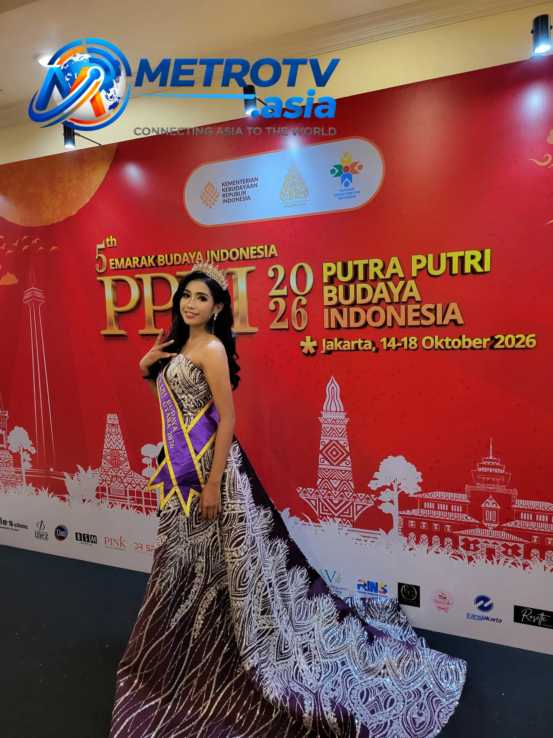Gracia Juliana, perwakilan Maluku Utara, berfoto di belakang panggung PPBI 2026 setelah meraih gelar Juara 1 Puteri Budaya Inspiratif Indonesia 2026