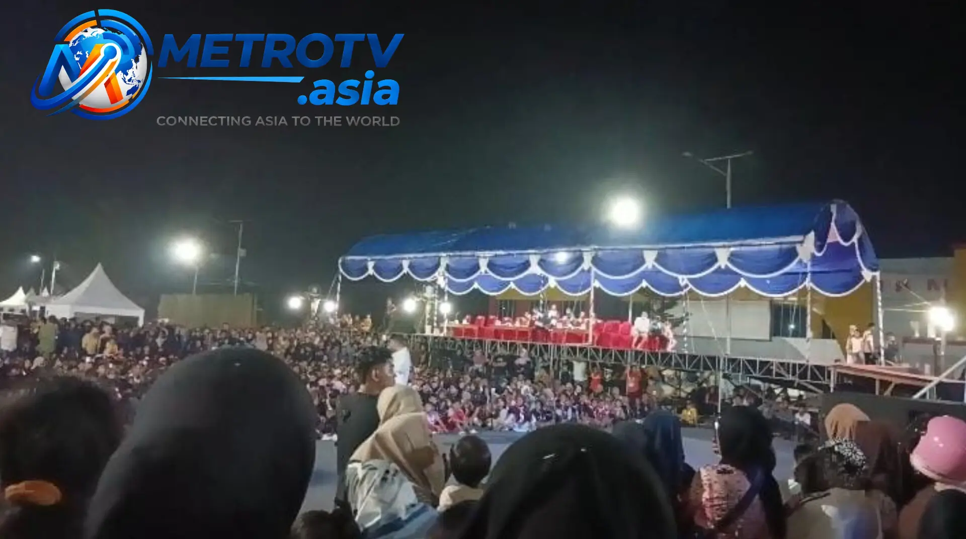 Suasana pembukaan Morotai Festival 2026 di Pulau Morotai, Senin 26 Oktober 2026, dihadiri ribuan warga namun Bupati Rusli Sibua tidak terlihat hadir