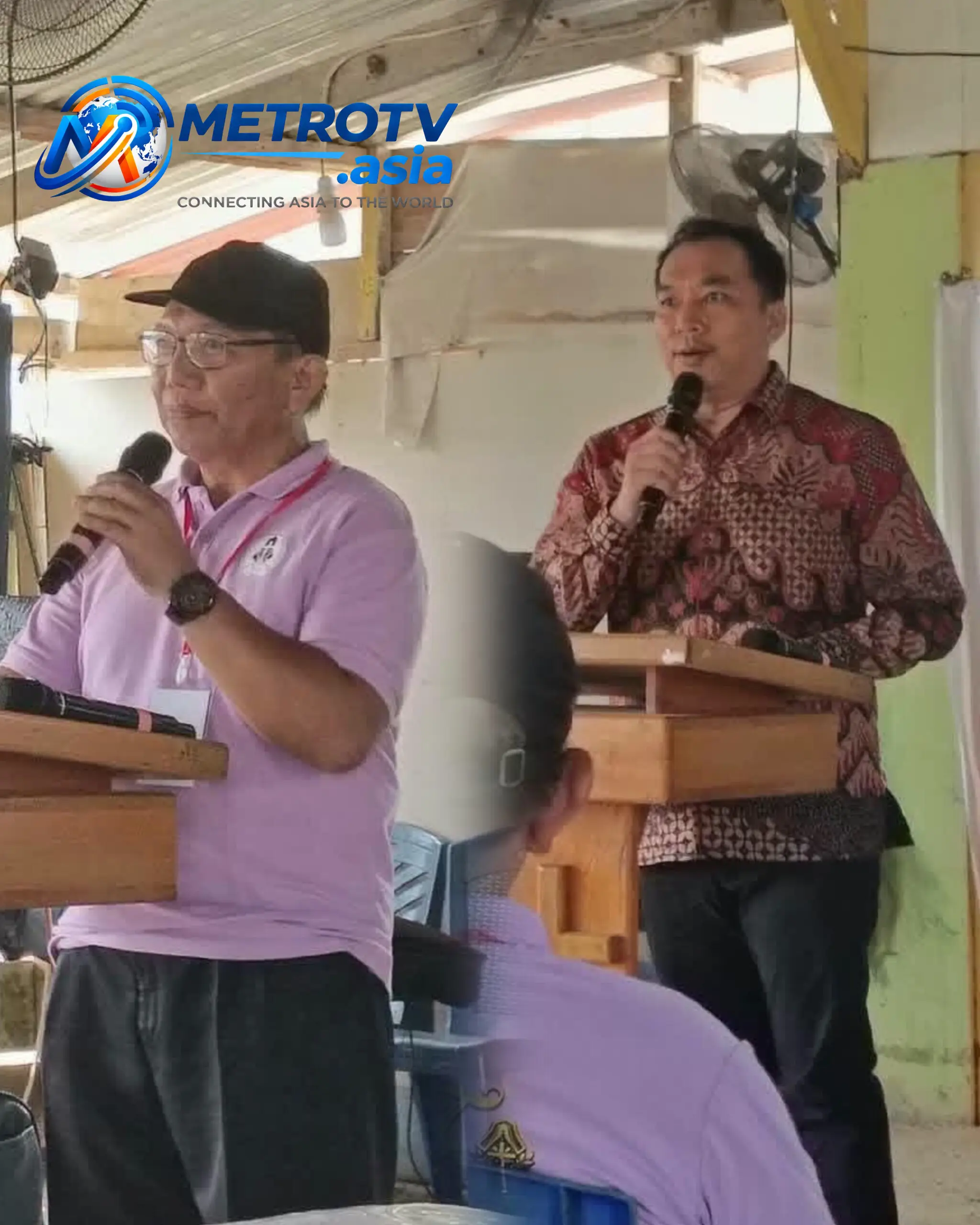 Asisten I Pemda Morowali Utara Krispen dan Ketua PKBGT Klasis Morowali-Morowali Utara memberikan sambutan saat pelepasan kontingen menuju PRAWIRA Toraja Utara, Minggu 25 Oktober 2026
