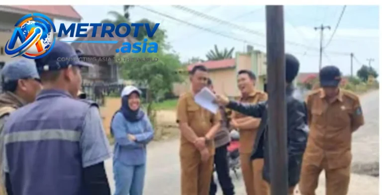 Anggota DPRD Kerinci dr. Sarmila bersama jajaran Dinas PUPR meninjau dan mematok lokasi pembangunan jalan rigid beton Desa Baru Kubang dan Lubuk Suli, Kecamatan Depati Tujuh, Senin 26 Oktober 2026