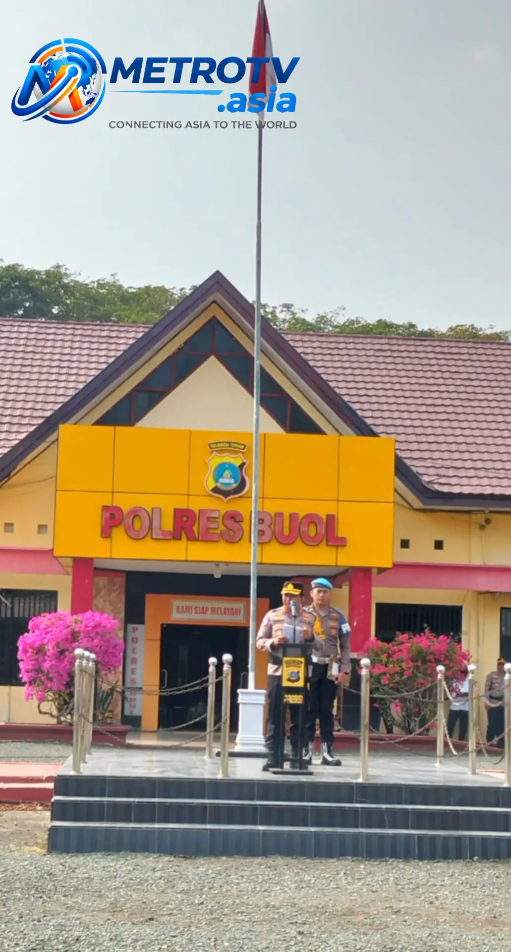Kapolres Buol AKBP Irwan membacakan amanat Kapolda Sulteng saat Apel Gelar Pasukan Operasi Patuh Tinombala 2026 di Mako Polres Buol, Senin 26 Oktober 2026