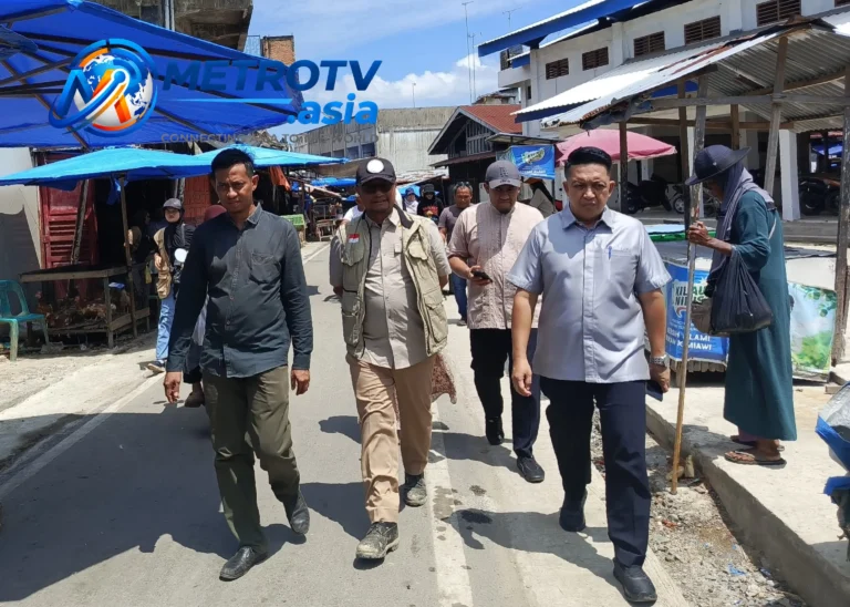 Ketua Satgas PRR Aceh Kemendagri Dr. Imran bersama jajaran Pemerintah Kota Langsa meninjau langsung kondisi kawasan pasar dan infrastruktur pascabencana, Kota Langsa, Jumat 30 Oktober 2026